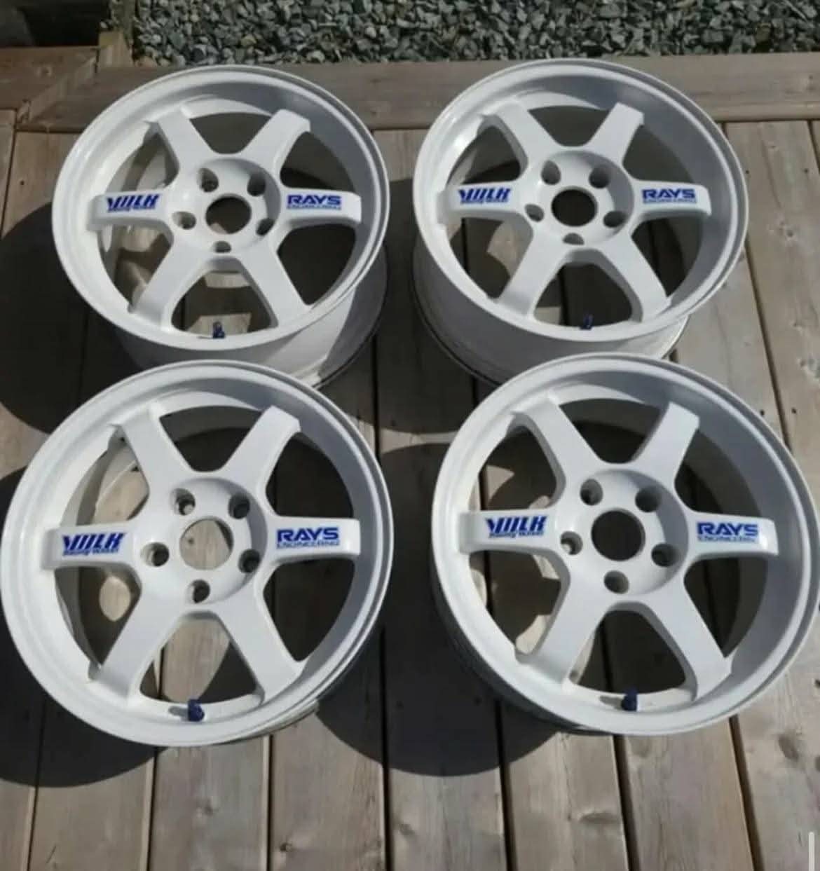 OG TE37’S 16x7 +33 5x114.3 Original finish, with Original decals and blue Rays valve