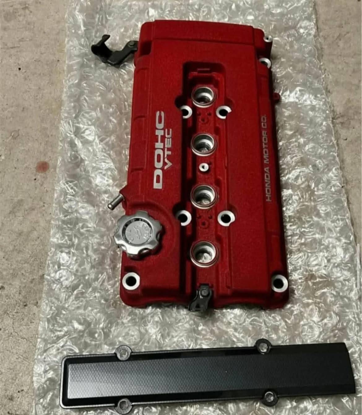Type R valve cover