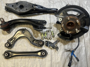 2017-2019 Honda Civic Type R FK8 Driver Rear Knee Spindle Hub w/ Control Arms / 64K