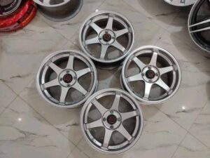 15-inch silver wheels "TE37" style featuring a 4x100 bolt pattern and 7J width
